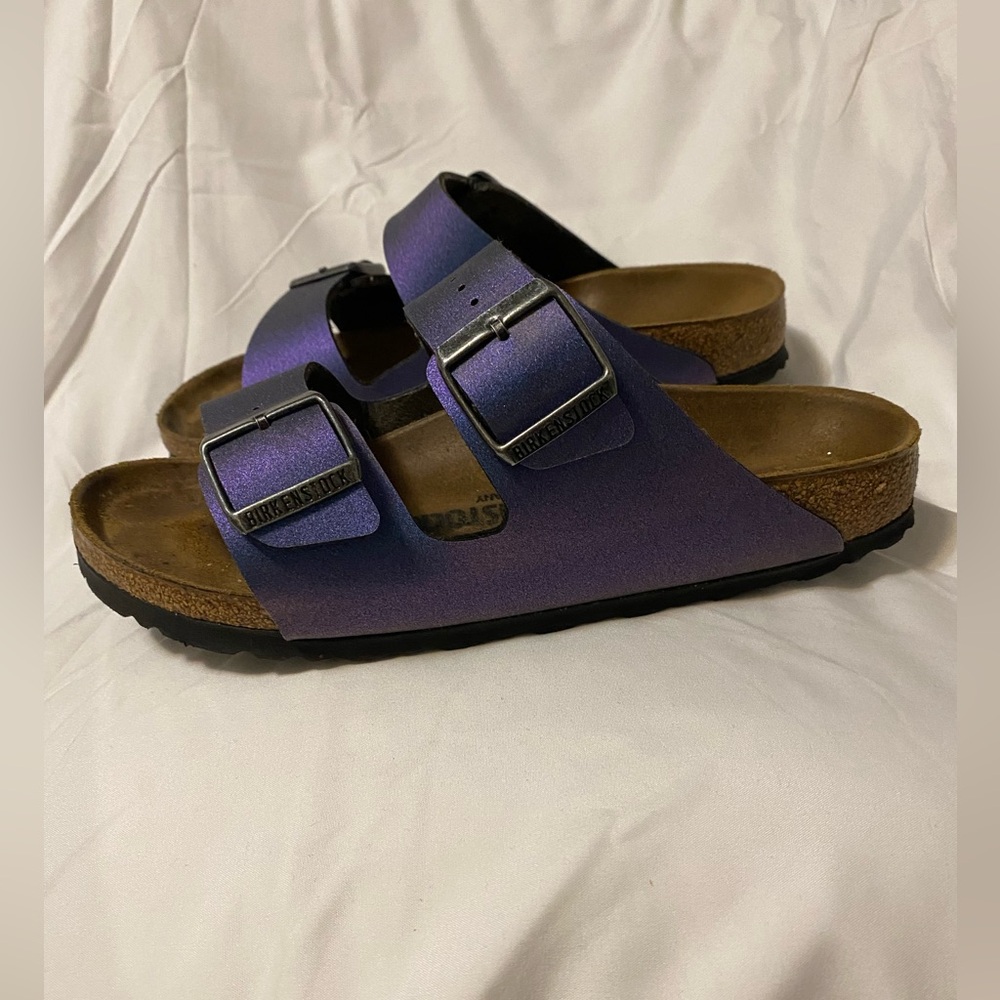 Birkenstock Arizona Metallic in the color Violet. Size: US. 8-8.5/ EU 39